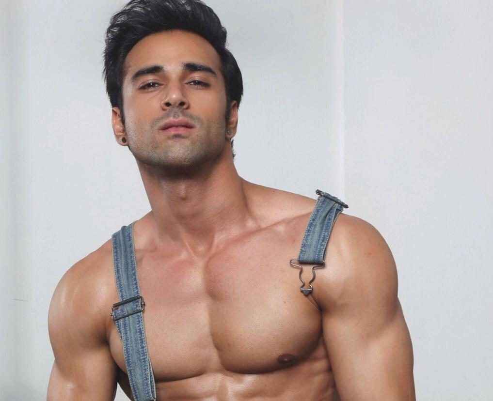 Pulkit samrat in pagalo panti